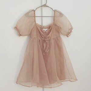 Dreamy puff-sleeve pink dress